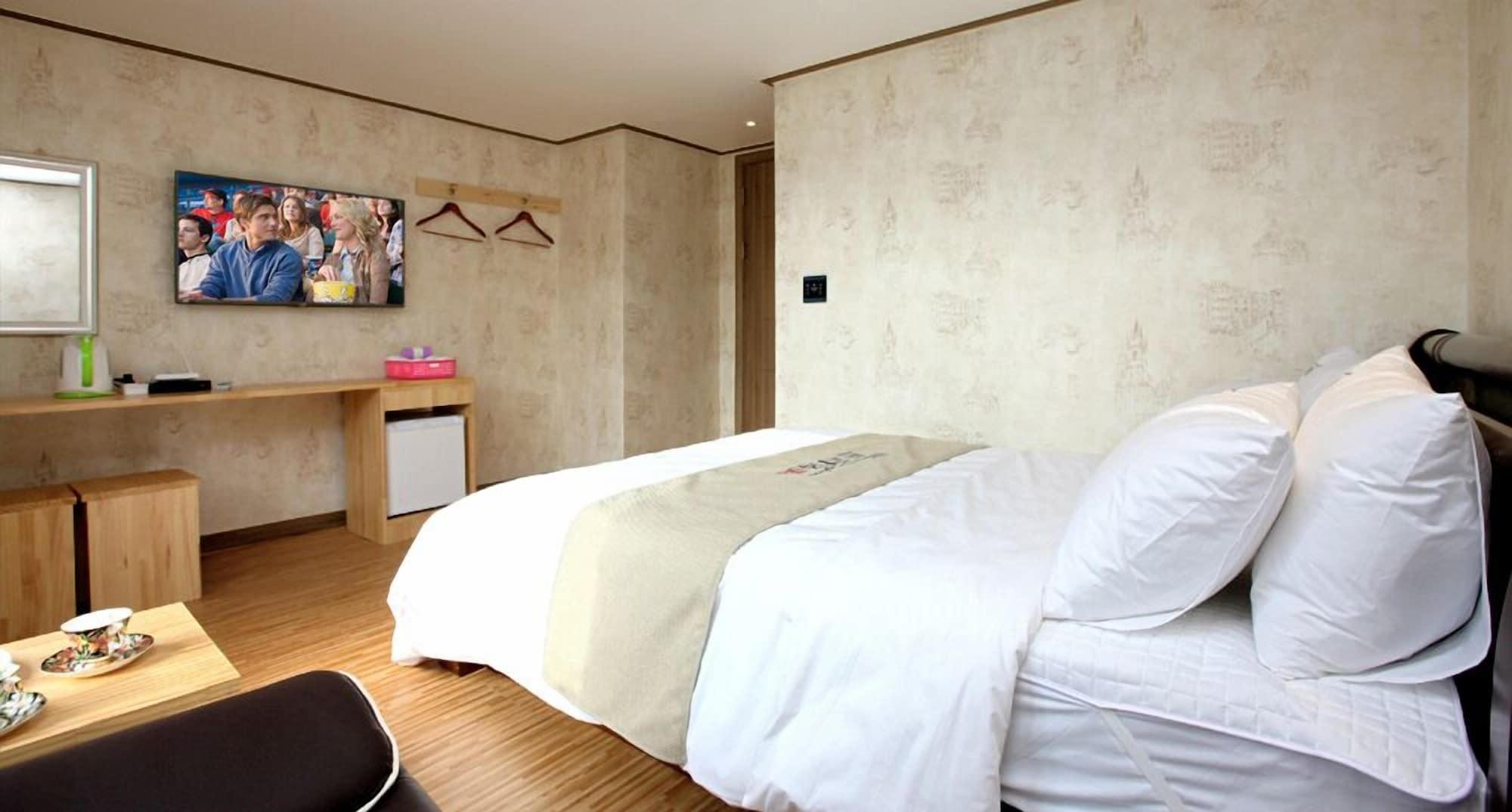 Traum Hotel&Condo Gapyeong Exterior foto