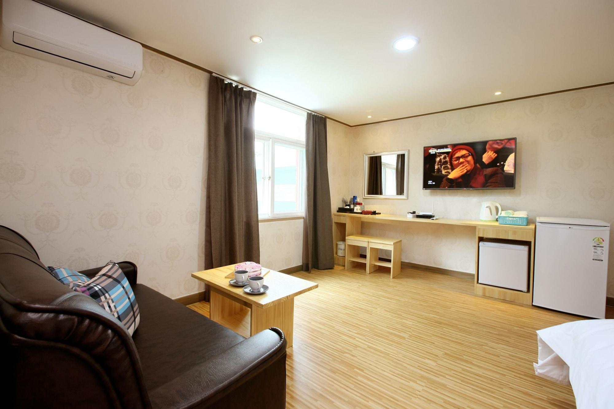 Traum Hotel&Condo Gapyeong Exterior foto