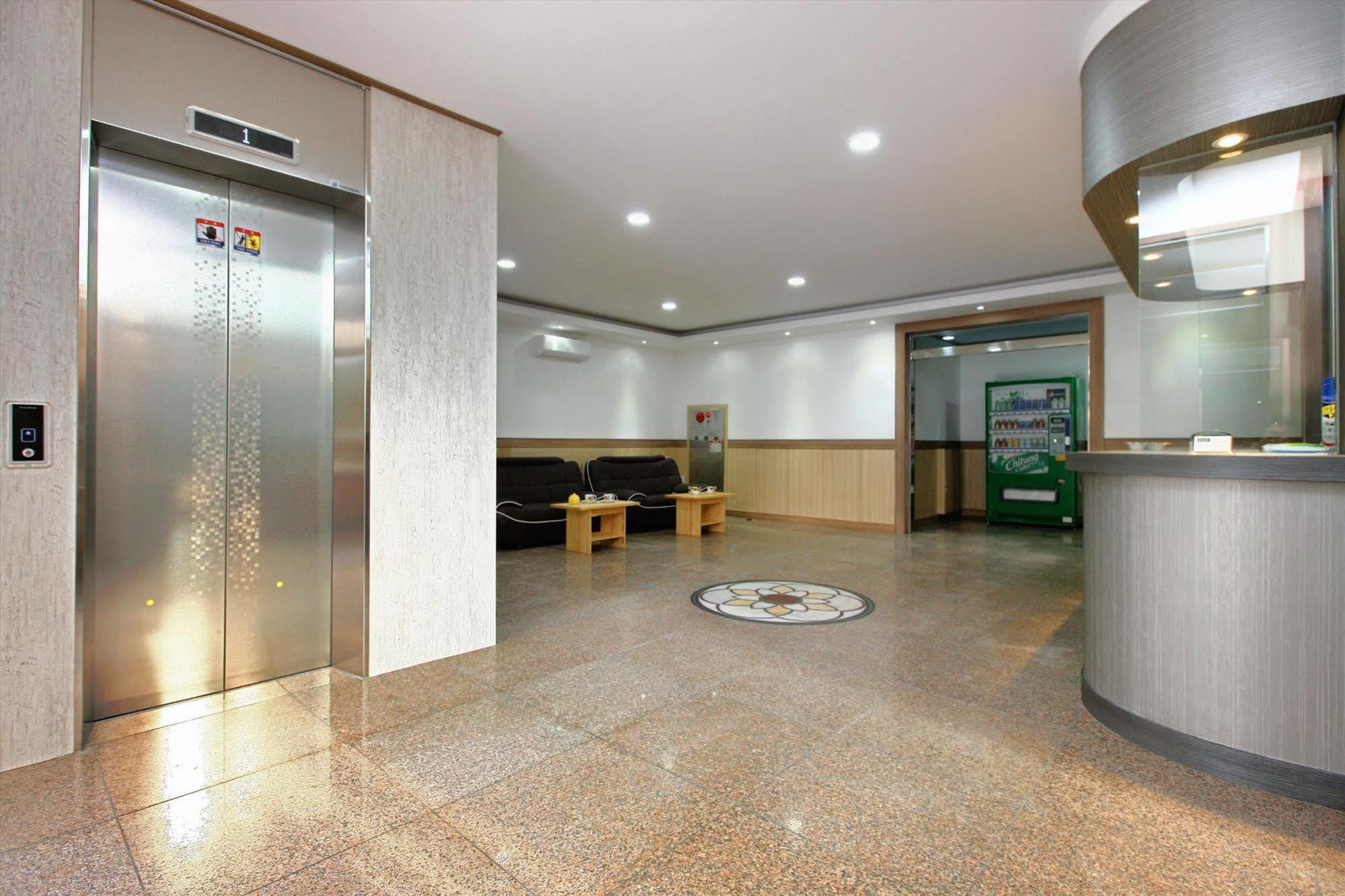 Traum Hotel&Condo Gapyeong Exterior foto